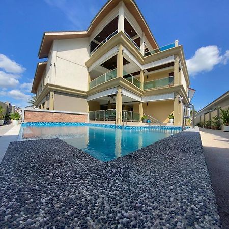 Grand Village Inn Пантай-Сенанг Экстерьер фото