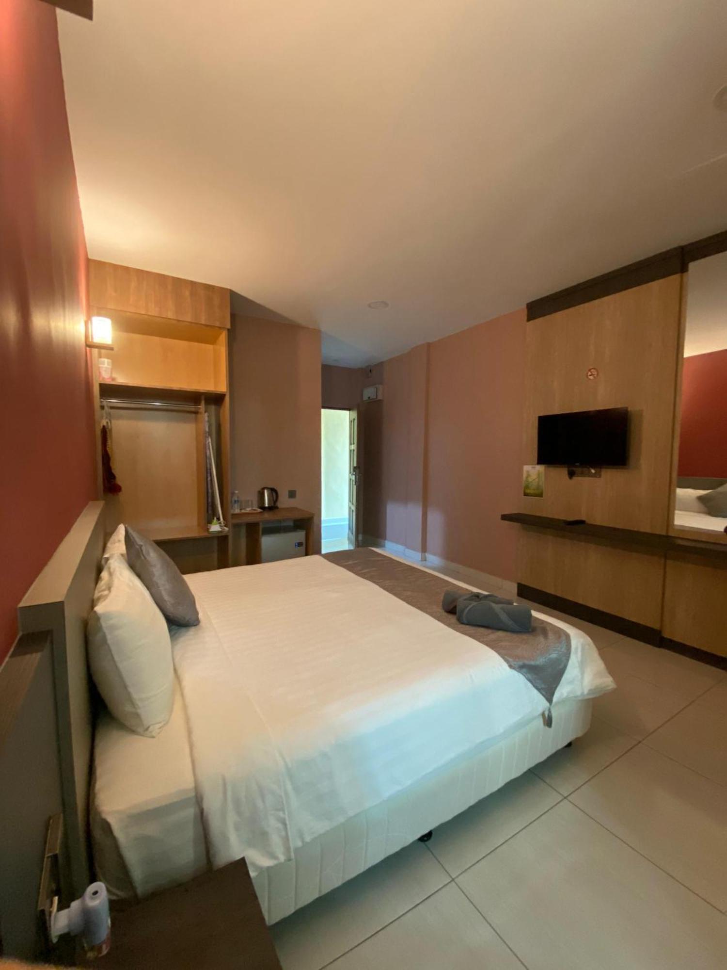 Grand Village Inn Пантай-Сенанг Экстерьер фото