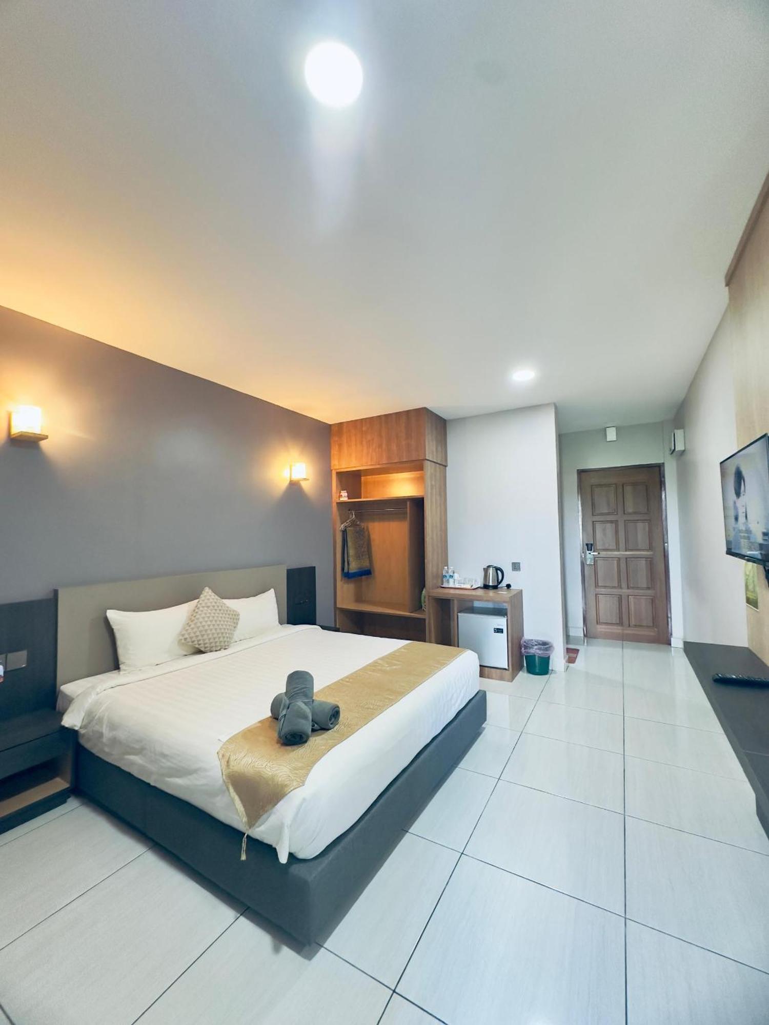 Grand Village Inn Пантай-Сенанг Экстерьер фото